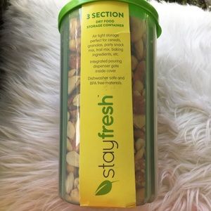NWOT STAYFRESH 3 SECTIONED FOOD STORAGE